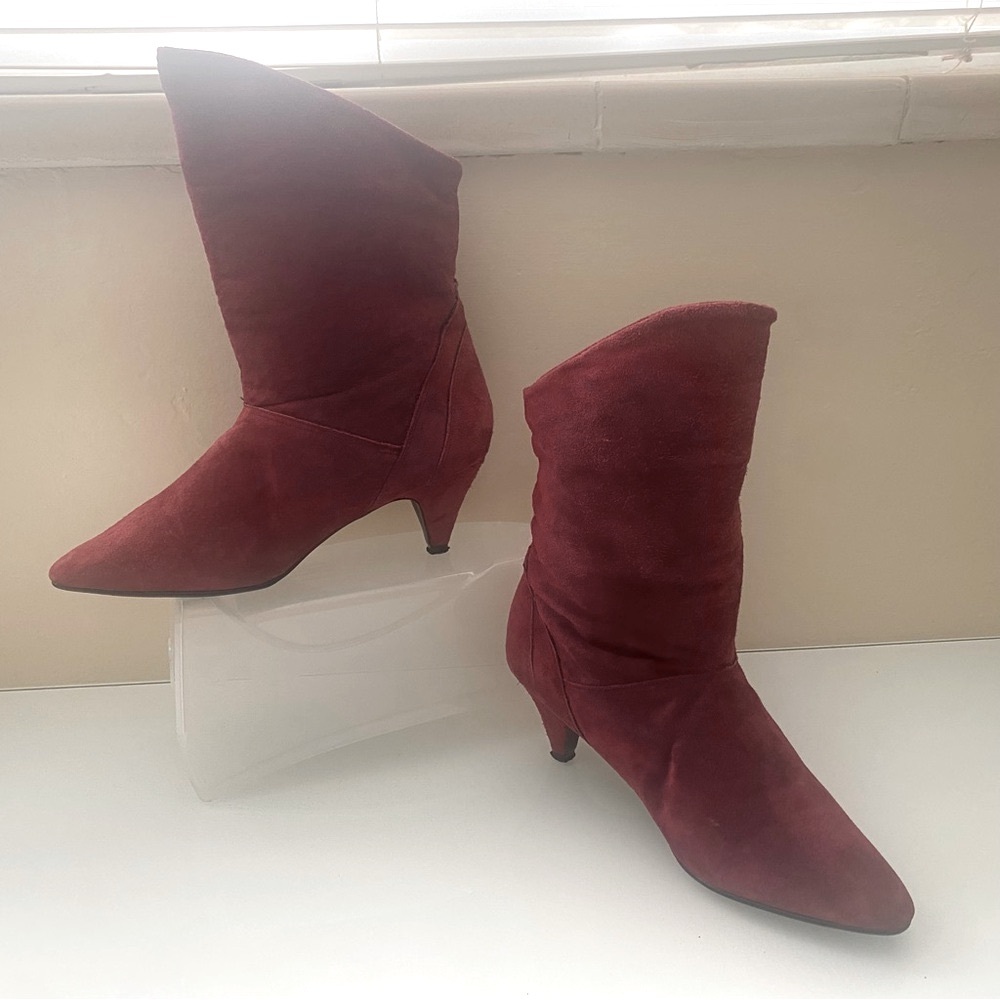 Dr. Scholl”s  Red Suede Ankel Boots Size 8 Lightweight Pointed Toes Comfy